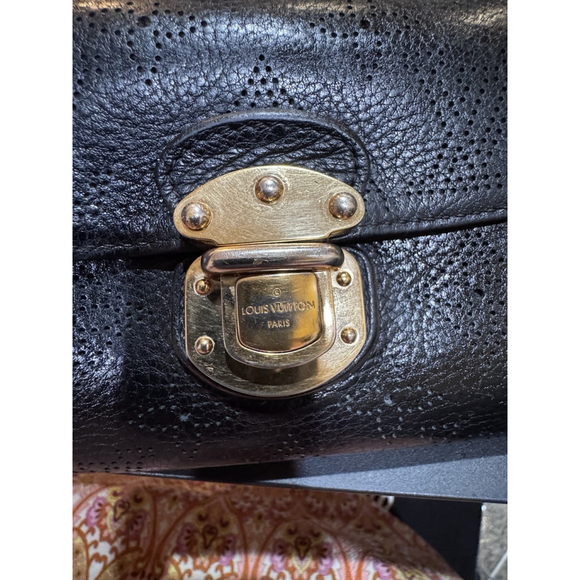 Louis Vuitton Mahina Portefeuille Amelia Wallet with Dust Bag - Picture 10 of 16